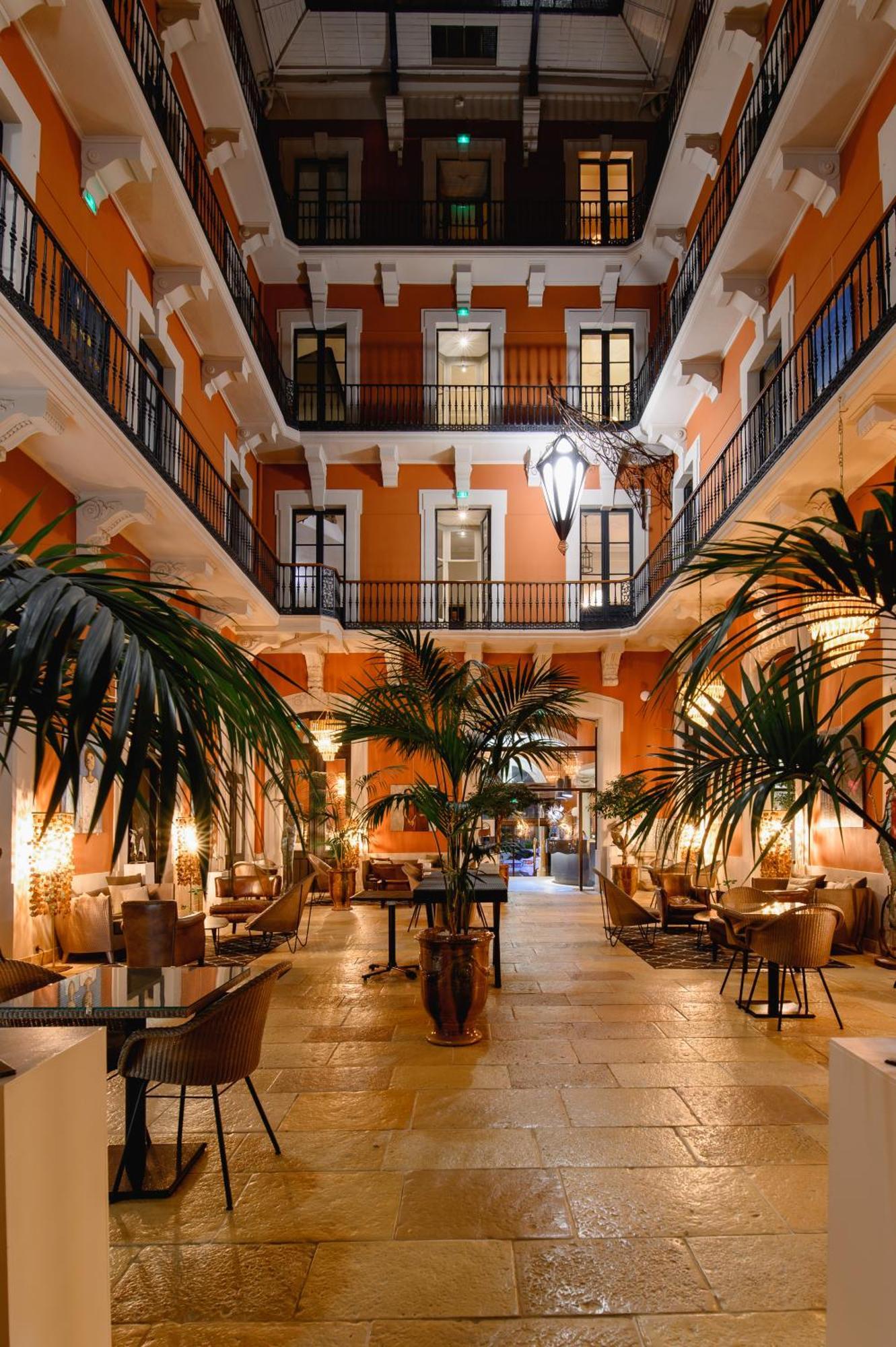 Le Grand Hotel Сет Екстериор снимка